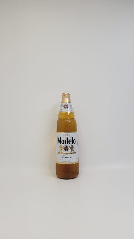 Modelo Especial 24 oz bottle